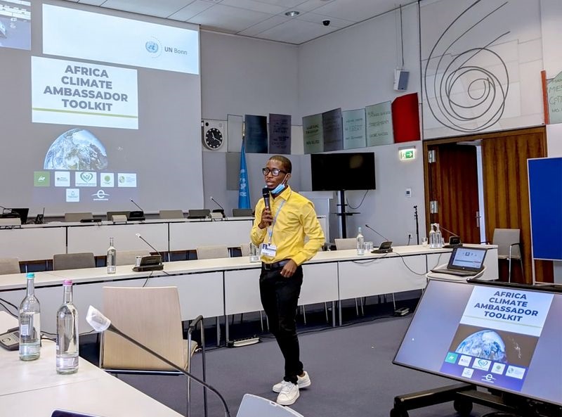 THIS 24-YEAR OLD LIBERIAN IS STIRRING YOUNG PEOPLE TO CLIMATE ACTIVISM WITH HIS “AFRICA CLIMATE AMBASSADOR TOOLKIT”