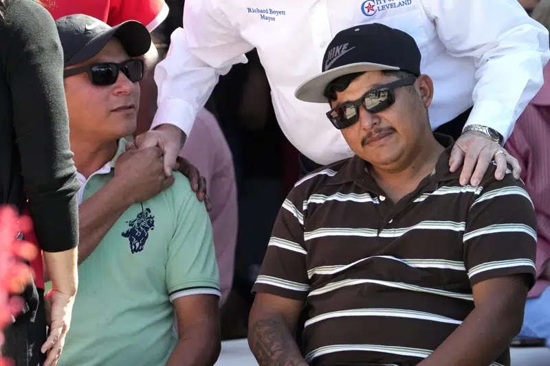 WIDENING MANHUNT FOR TEXAS GUNMAN SLOWED BY ‘ZERO LEADS’