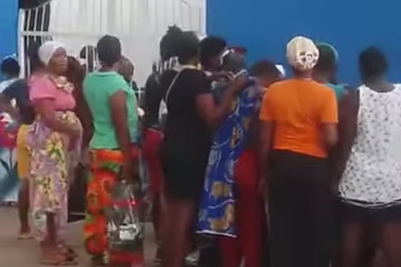 LIBERIA: WOMAN GIVES BIRTH OUTSIDE REDEMPTION HOSPITAL DUE TO BED SHORTAGE AS GOVERNMENT INCREASES HOSPITAL FEES LIBERIA: WOMAN GIVES BIRTH OUTSIDE REDEMPTION HOSPITAL DUE TO BED SHORTAGE AS GOVERNMENT INCREASES HOSPITAL FEES