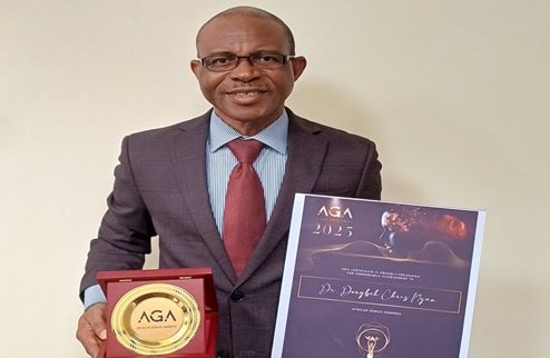 BIOMEDICAL SCIENTIST, DR. DOUGBEH CHRIS NYAN RECEIVES “AFRICAN GENUIS AWARD” MEDAL, PLAQUE BIOMEDICAL SCIENTIST, DR. DOUGBEH CHRIS NYAN RECEIVES “AFRICAN GENUIS AWARD” MEDAL, PLAQUE